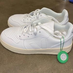 Veja V-90 LEATHER WHITE sneakers